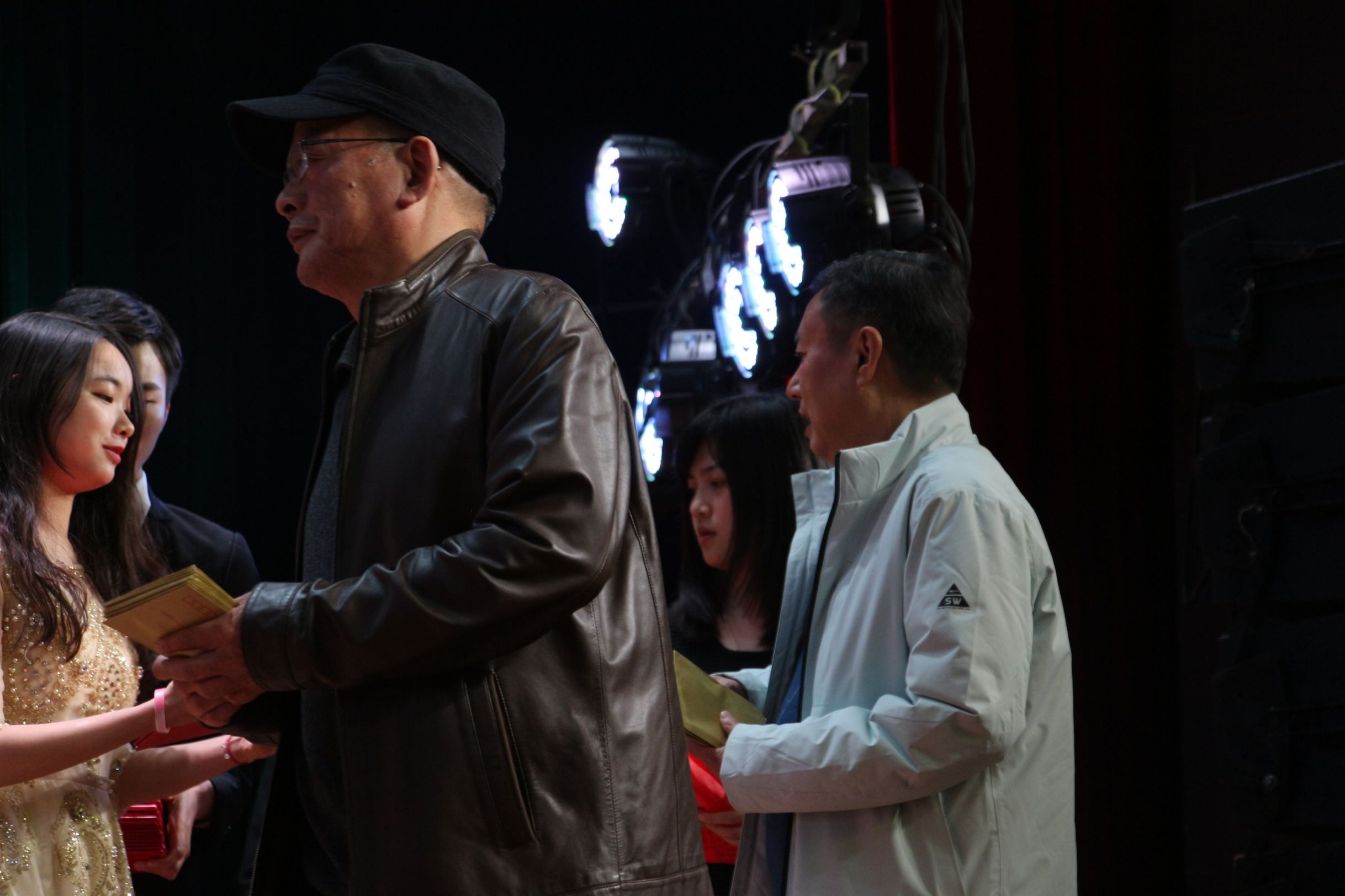 特写.jpg 特写(xiě).jpg